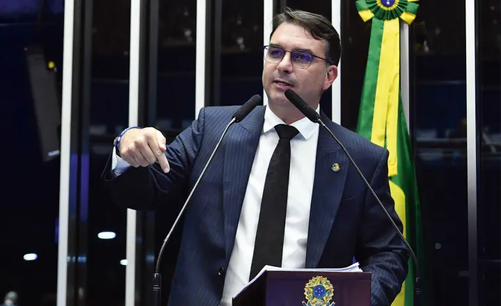 Flávio Bolsonaro quer a redução da maioridade penal