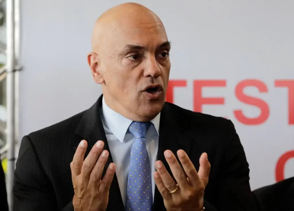 Alexandre de Moraes propõe regulamentação global das redes sociais em defesa da democracia