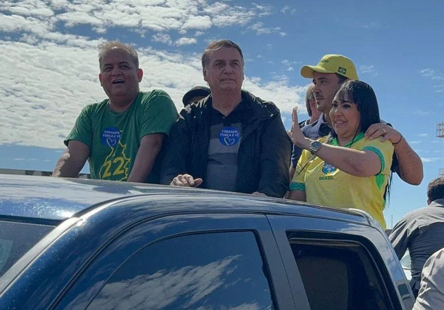 Multidão recepciona Bolsonaro em sua chegada a Palmas, assista vídeo