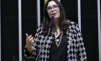 Bia Kicis critica perseguições e declara: “Apoiar Bolsonaro é crime no Brasil”