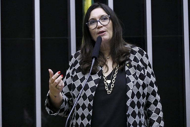 Bia Kicis critica perseguições e declara: “Apoiar Bolsonaro é crime no Brasil”