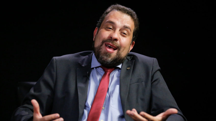 Boulos anuncia que, se eleito, poderá tomar imóveis para fim social