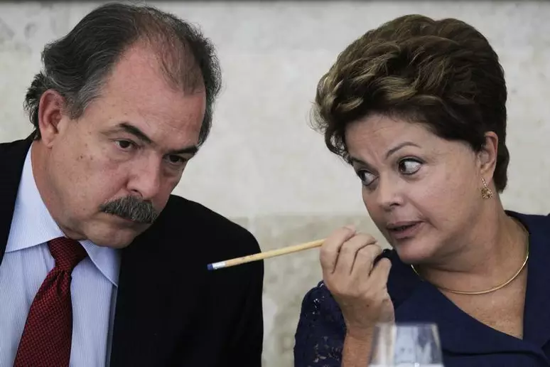 Mercadante declara: “O Brasil tem saudade de Dilma Rousseff”