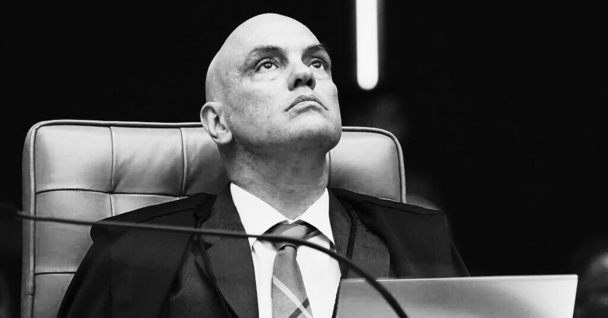 Defesa encontra provas a favor de ex-assessor de Bolsonaro e Moraes é pressionado