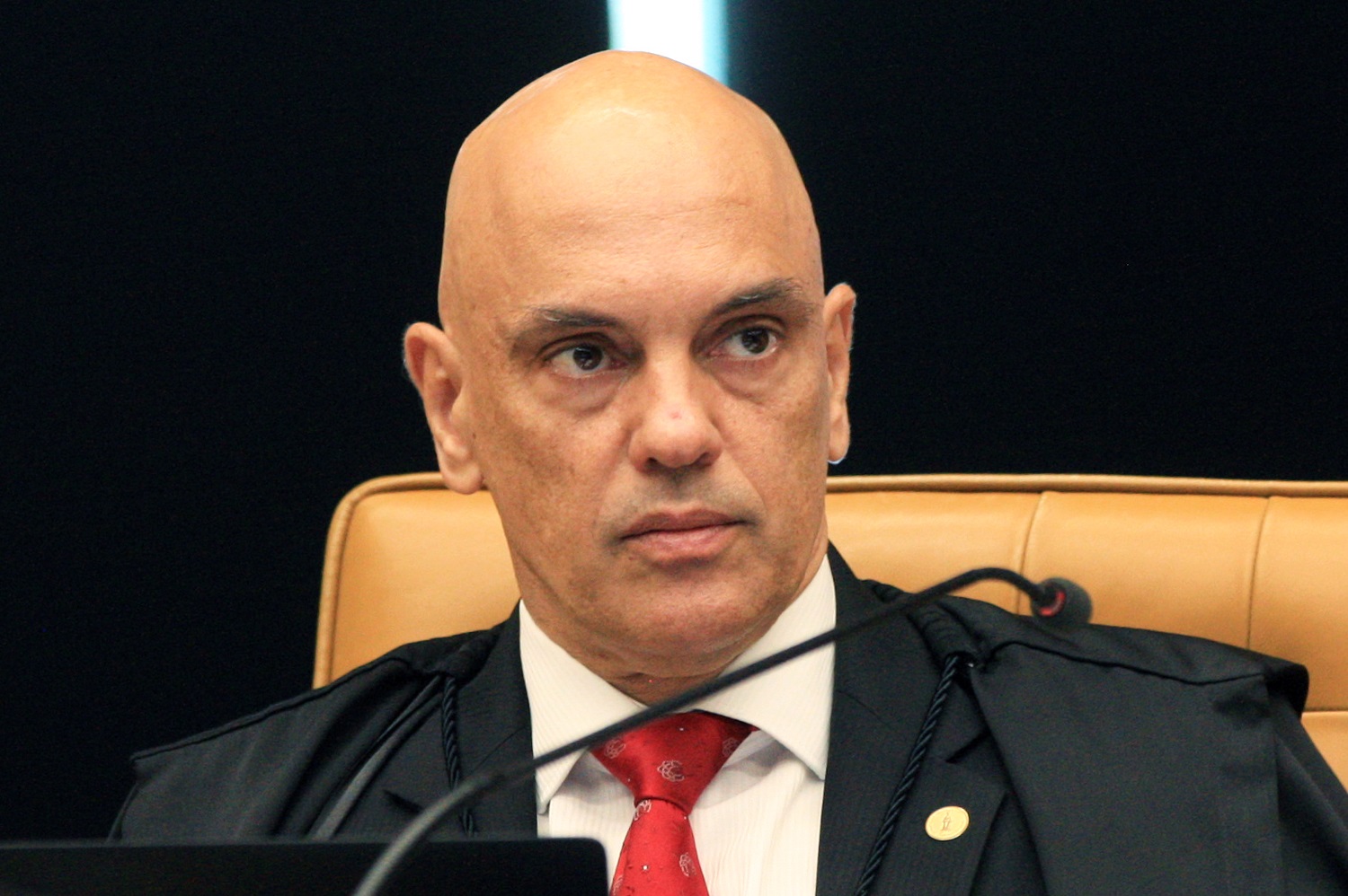 Senador acusa delegado da Polícia Federal de ser “Capataz de Moraes”