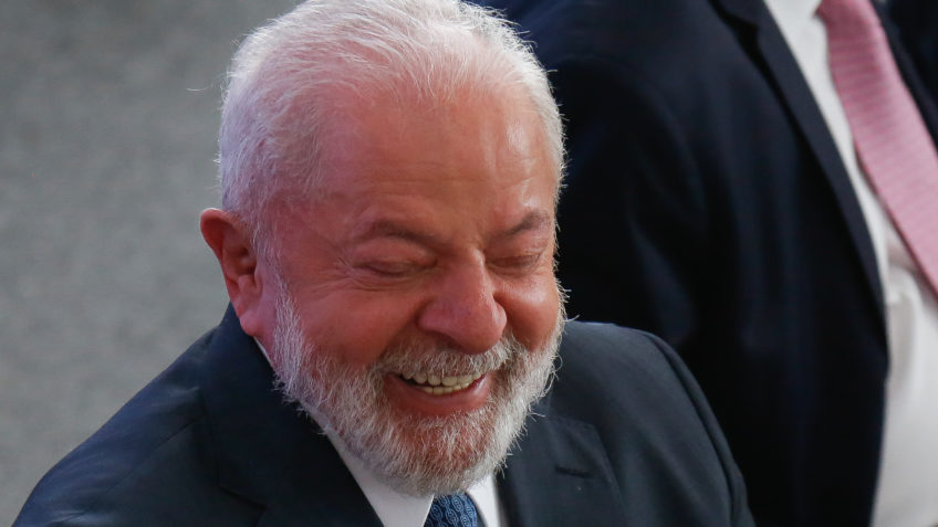 Lula e sua crescente aprovação segundo pesquisa: um fenômeno em meio à crise?"