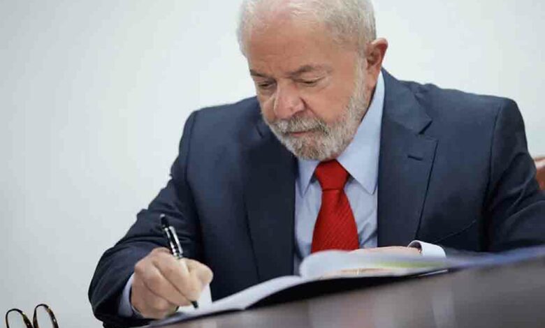 Absurdo! Lula Assina Decreto de Corte Orçamentário de R$ 15 Bilhões que Arrasa Saúde, Educação e PAC