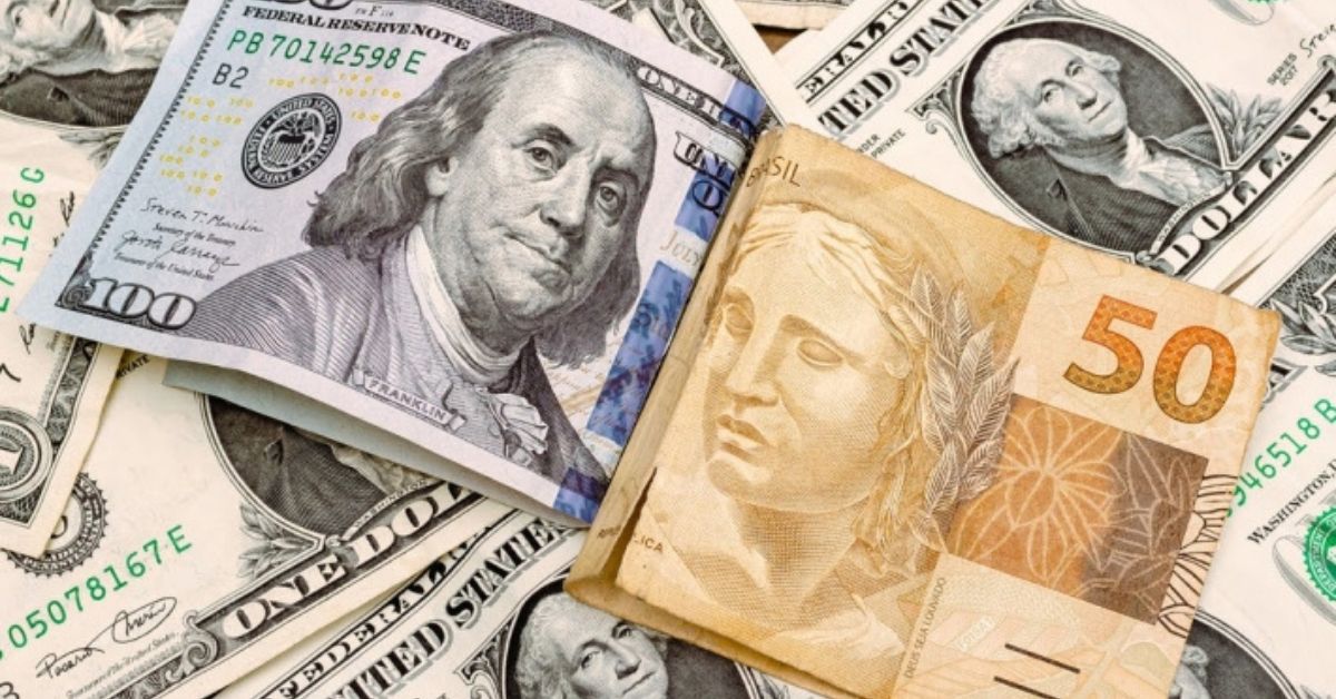 Dólar se aproxima de R$ 5,80 e alcança maior valor em três anos