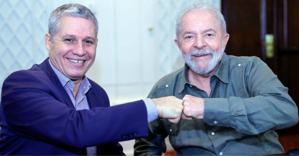 Paulo Teixeira, ministro de Lula, comete gafe ao comemorar encerramento do X no Brasil