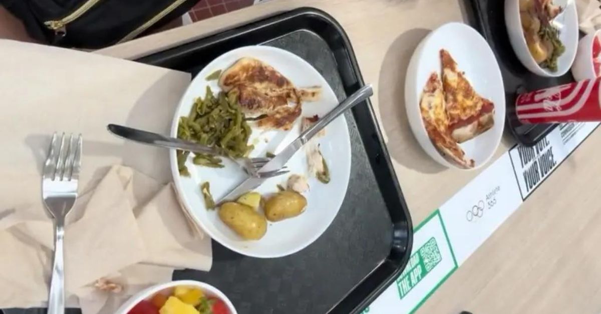 vermes na comida dos atletas no Village Olímpico