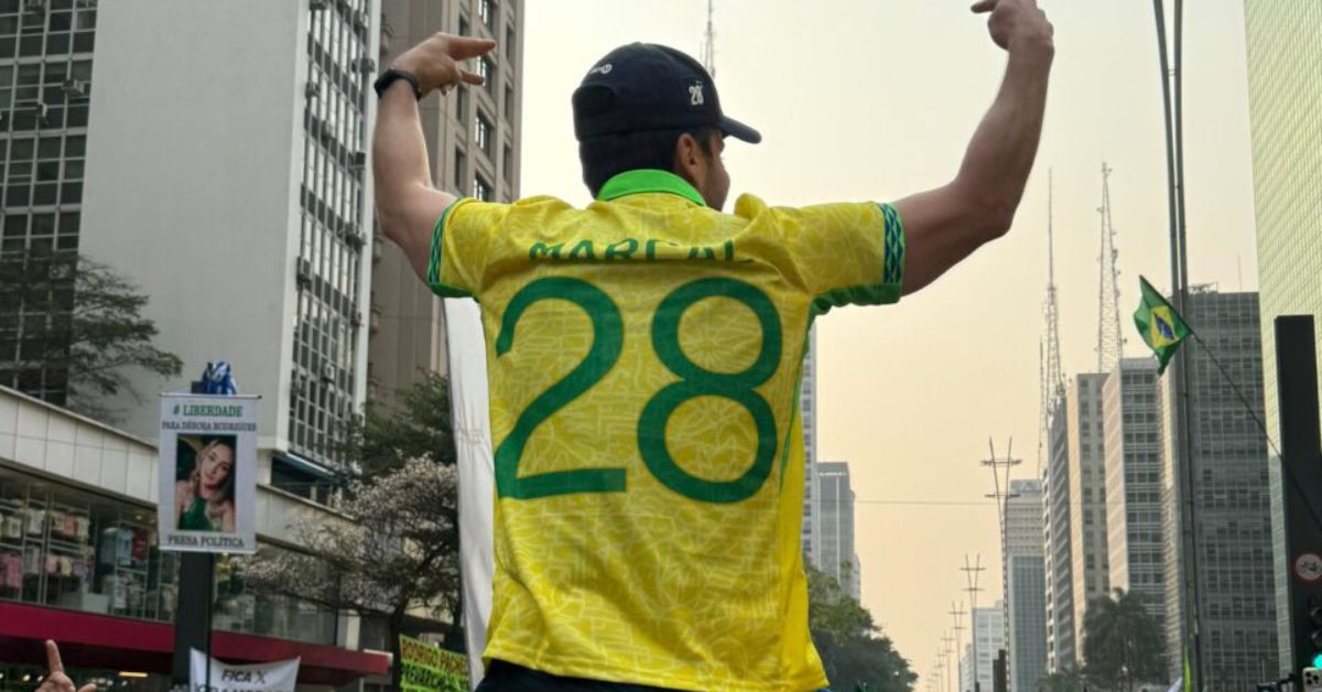 Pablo Marçal faz aparição surpresa durante manifestação na Avenida Paulista