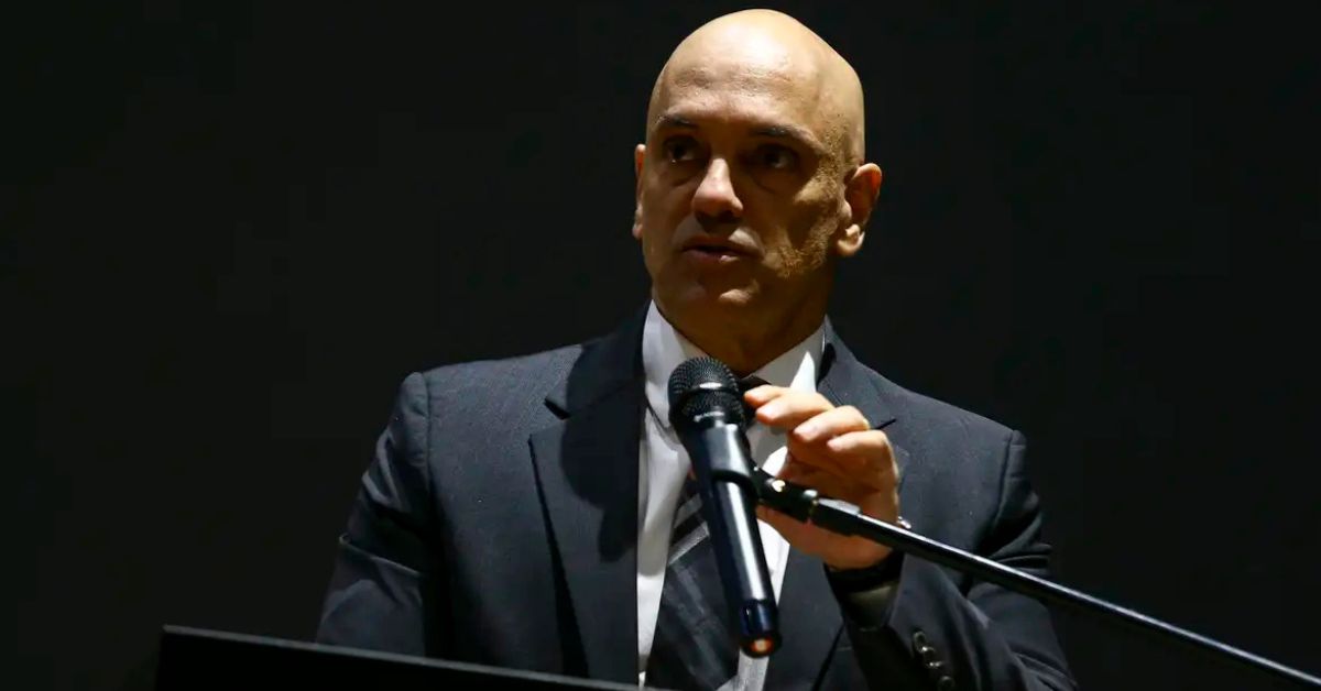 Alexandre de Moraes autoriza desbloqueio do X no Brasil