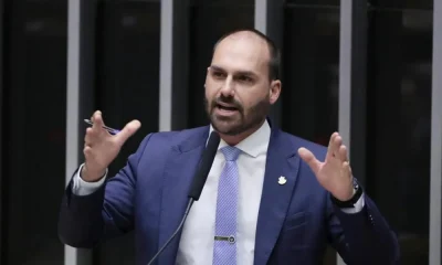 Eduardo Bolsonaro afirma que prisão de exilados na Argentina é ilegal