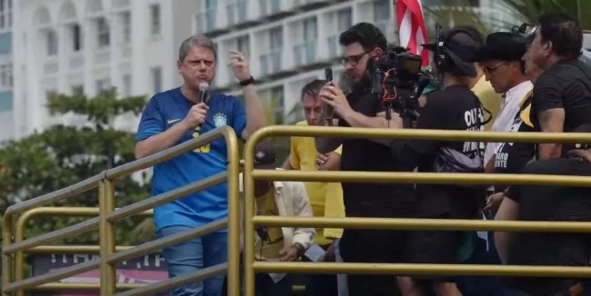 VÍDEO: Tarcísio EXPLODE Contra o Sistema em Manifestação e Pede Volta de Bolsonaro – "Isso Tem Que Acabar!"