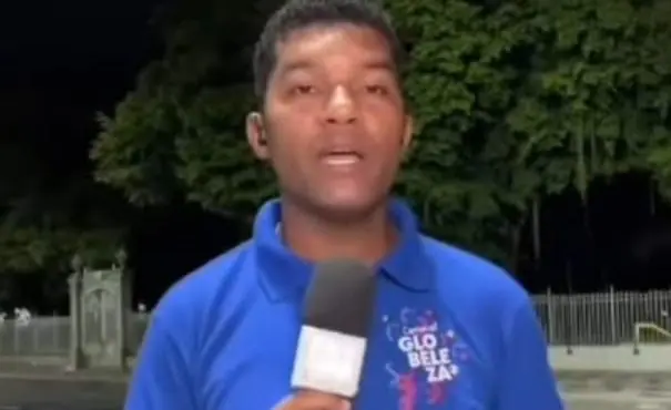 Repórter da Globo é atacado ao vivo no Carnaval e tem celular furtado!