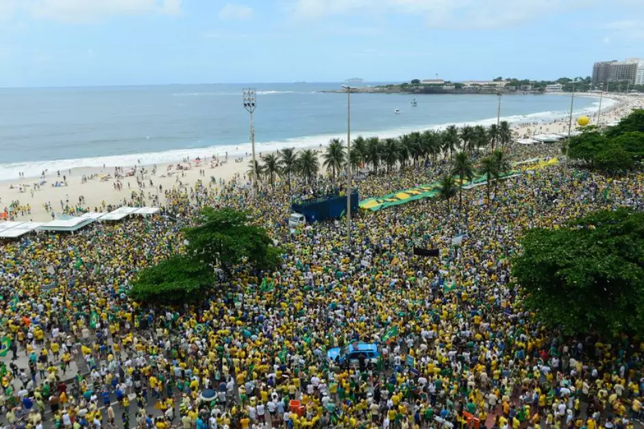 Descubra o Número de Manifestantes no Ato Pró-Anistia em Copacabana, Segundo a USP