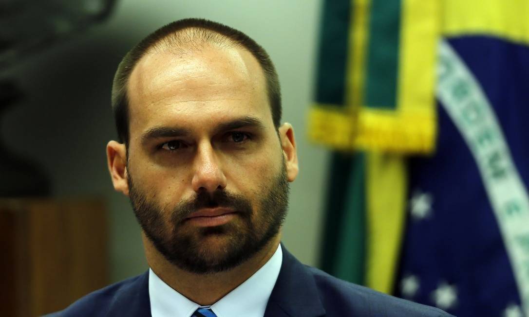 Eduardo Bolsonaro Revela: Médico de Jair Bolsonaro Interrogado pelo FBI! Entenda as Implicações!